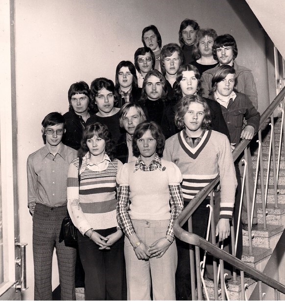 1970-luvun alussa kirjapainoalan opiskelijoita. Vasemmalla alhaalla Mikko Heinonen, hänen yläpuolellaan Raimo Laaksonen.