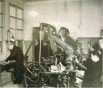 Multi-Ideal Linotype-latomakone tilattiin Kehitykseen vuonna 1942.
